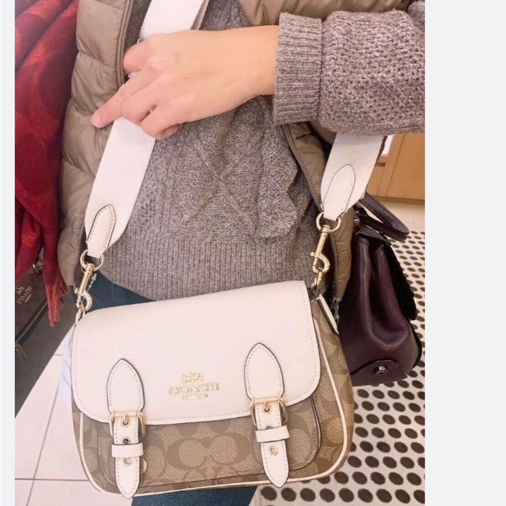 Coach crossbody signature bag. NWT never used. Excellent gift for Mother’s Day